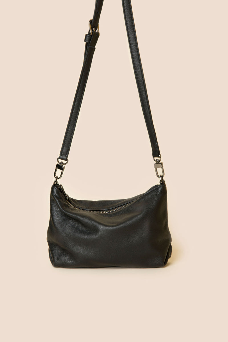 cross body bag in leather